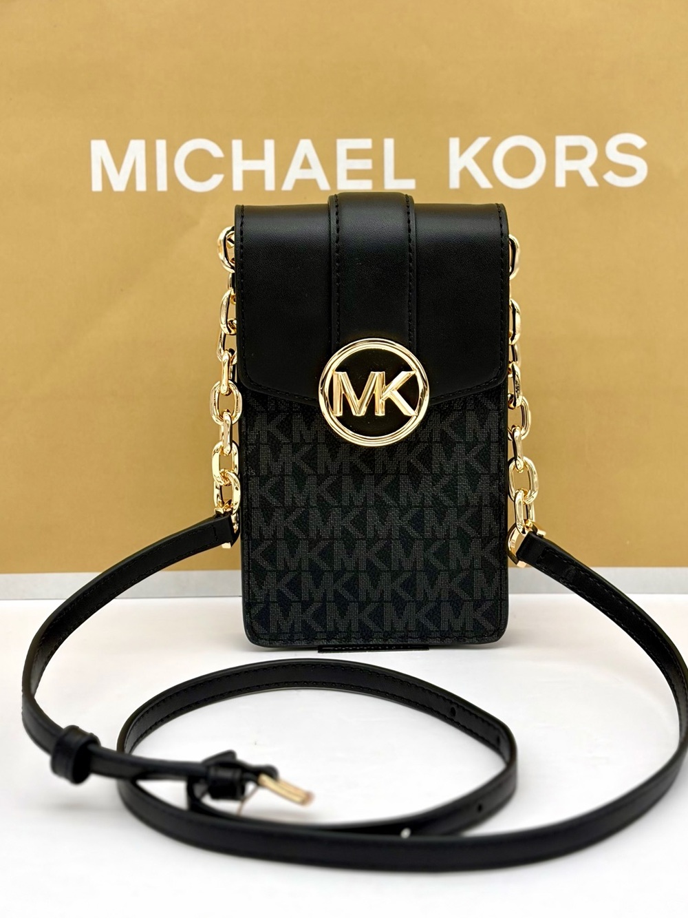 Michael Kors Carmen Small
Logo Smartphone Crossbody
Bag Black